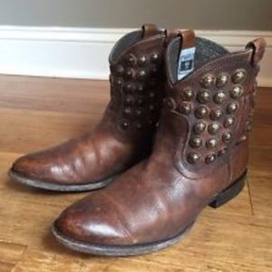 COPY - Frye Wyatt Disc Cognac Brown Leather Studd…